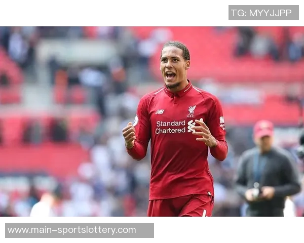 【早报】后卫范戴克参军记:我可是带着射门靴来的! 【早报】后卫范戴克参军记:我可是带着射门靴来的!