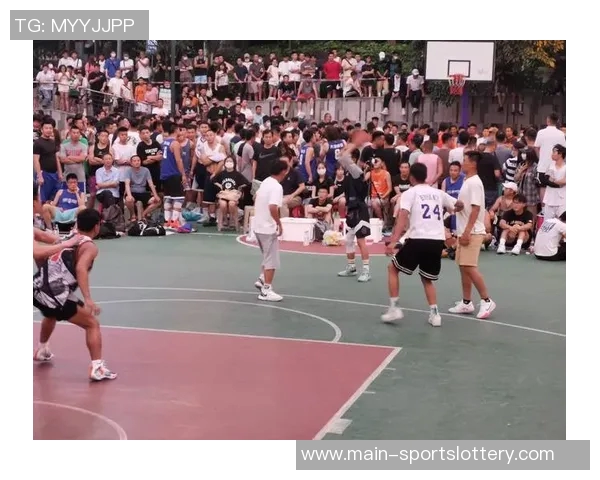 柴文胜手持自拍杆当主播化身“网红”推广三人篮球