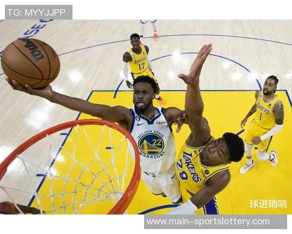 湖人官方:球队与克里斯-马农签下一份双向合同 湖人官方:球队与克里斯-马农签下一份双向合同